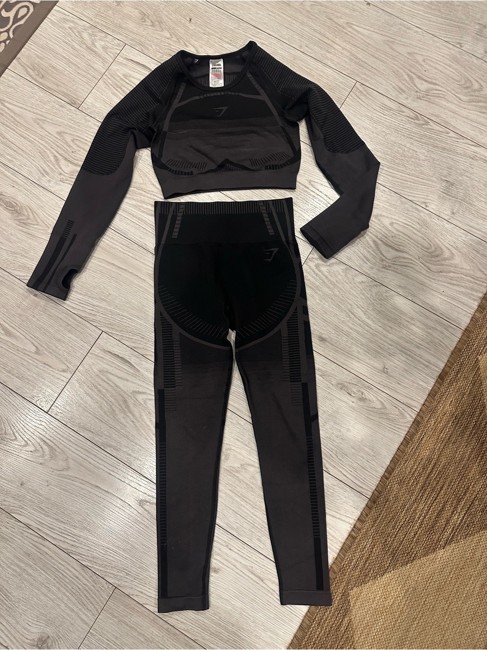 Gymshark Women’s Active Leggings & Long-Sleeve Crop Top - Black/Gray Small